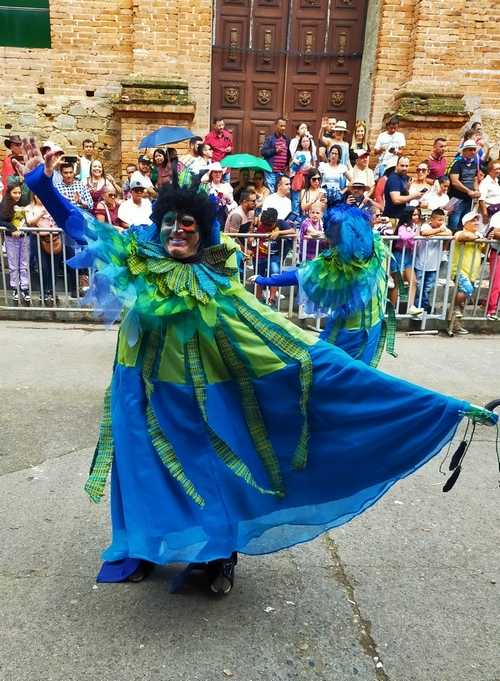 Les costumes du carnaval de Rio s'offrent une nouvelle vie de