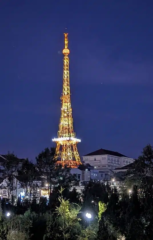 tour eiffel dala