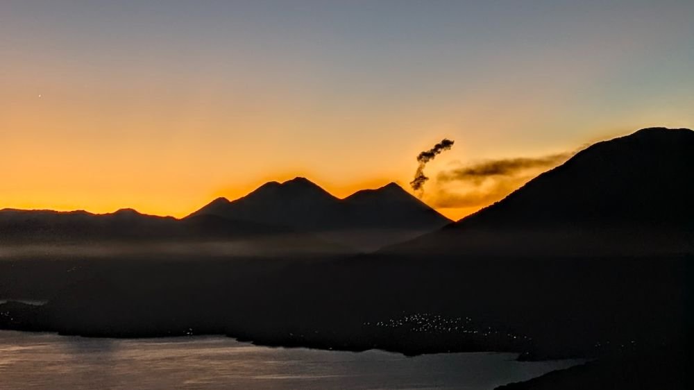 lever de soleil sur lac Panajachel